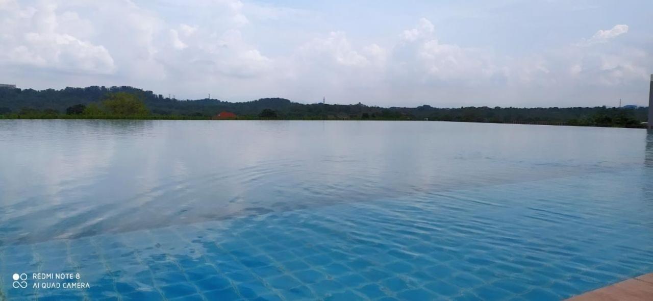 Rf Homestay Nilai Exterior photo
