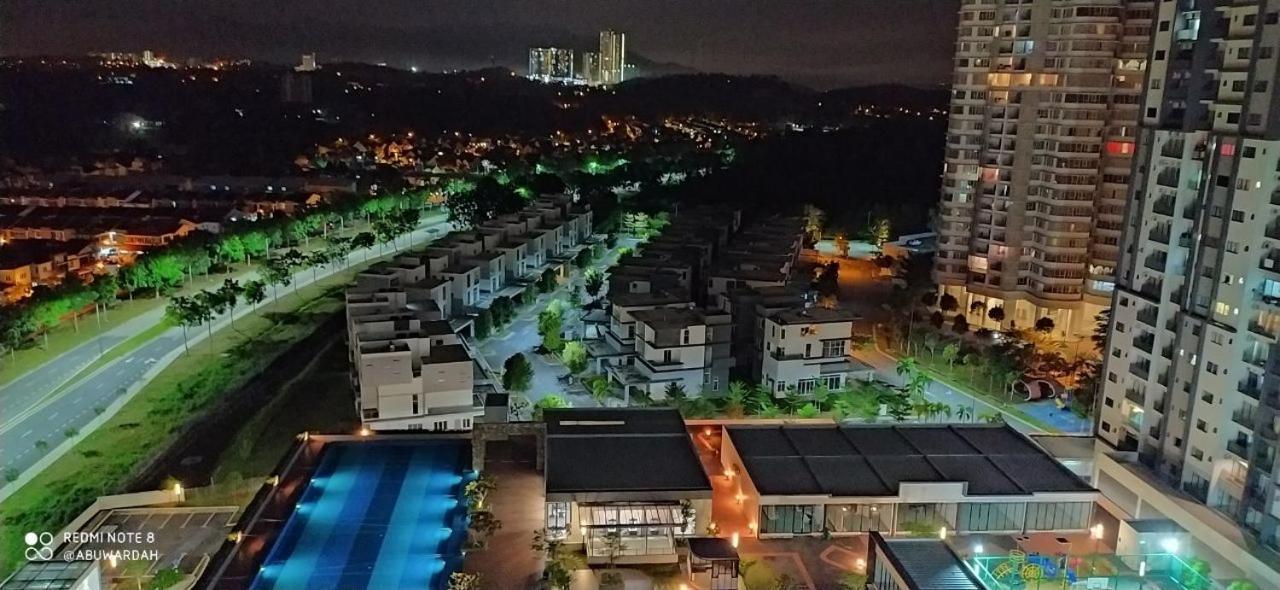 Rf Homestay Nilai Exterior photo